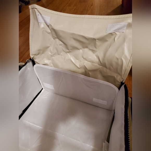 Travel changing table - Picture 8 of 12